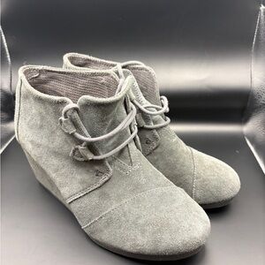 Toms Gray Suede Wedge lace-up booties size 8.5
